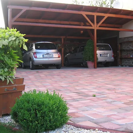 Boglarka Apartman *