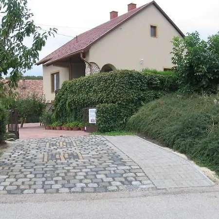Apartment Boglarka Apartman